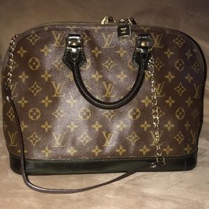 AUTHENTIC Louis Vuitton Alma bag.